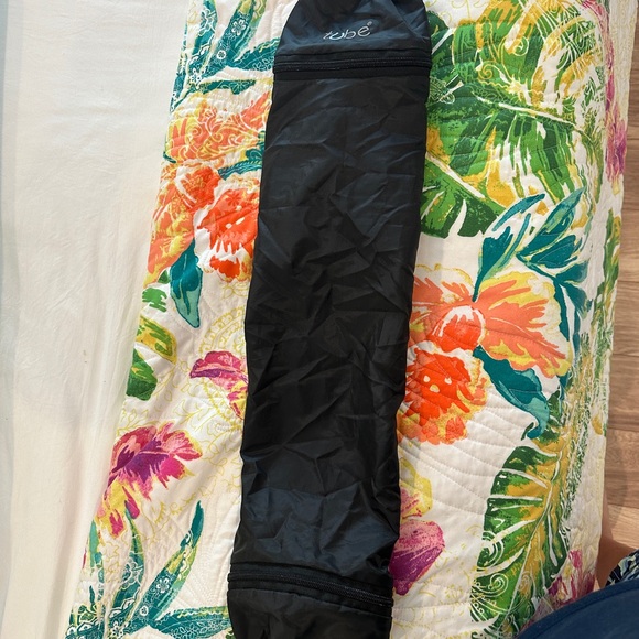 Tube Travel Pillow Stuff with Clothes - Picture 4 of 6